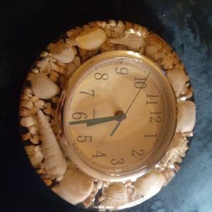 EXQUISITE MCM Kirch 9" Lucite Seashell Clock.